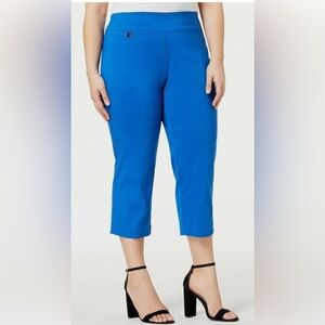 Alfani Plus Size Pull-On Capri Pants in Blue. Excellent condition.